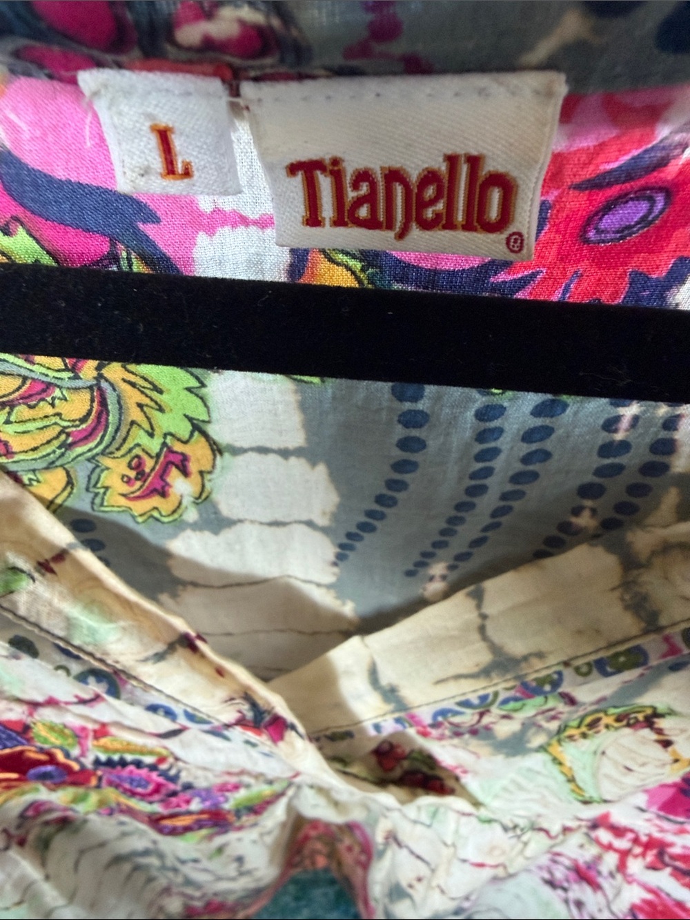 Tianello Cream Blouse with Pink Floral V-Neck - Picture 2 of 5